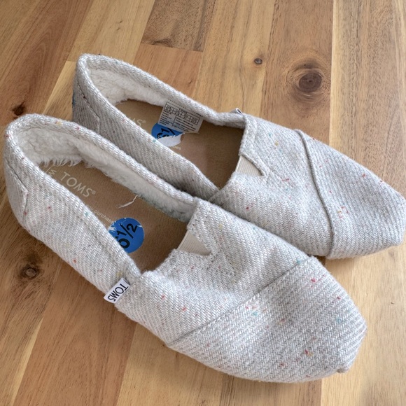 TOMS Cream Speckled Slip-Ons size 6.5 - Picture 1 of 5